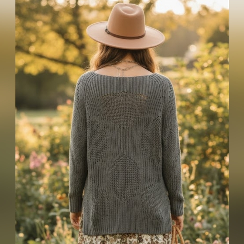 GREY chunky knit sweater size M/L